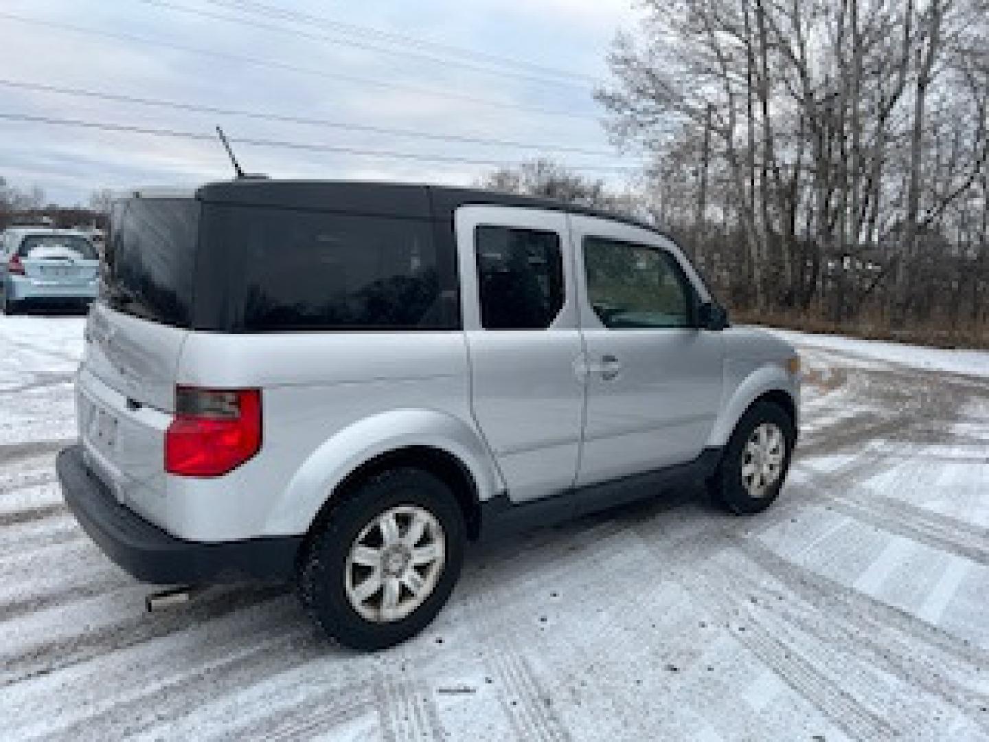 2008 Honda Element EX 2WD AT (5J6YH18798L) with an 2.4L L4 DOHC 16V engine, 5-Speed Automatic Overdrive transmission, located at 17255 hwy 65 NE, Ham Lake, MN, 55304, 0.000000, 0.000000 - Photo#4